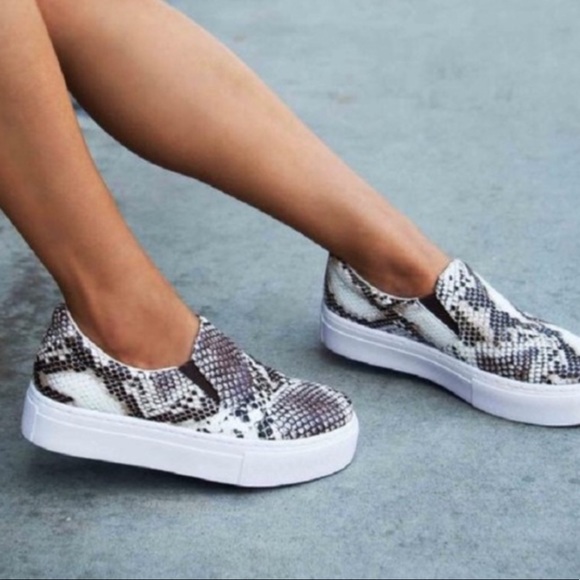 Chic grey Snakeskin sneakers - Picture 3 of 7